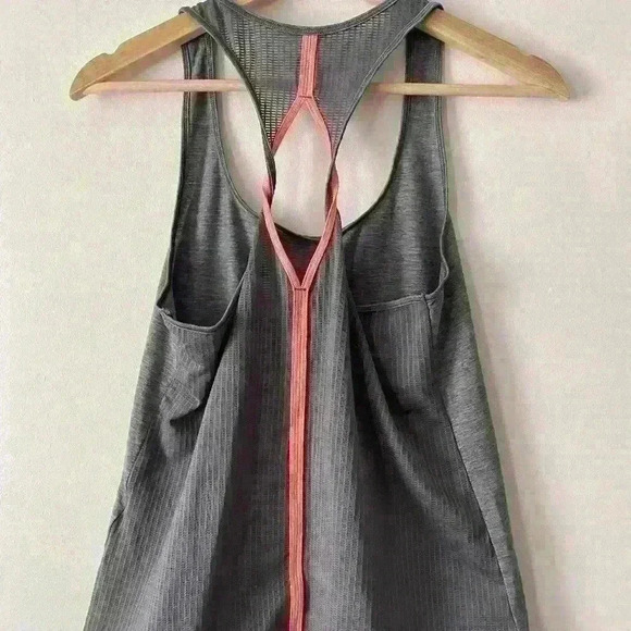 Under  Armour Tank Top - Picture 2 of 4